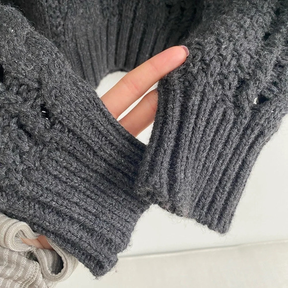 VINCE  Wool Cable Knit Gray Crewneck Sweater Size Small - Picture 7 of 12